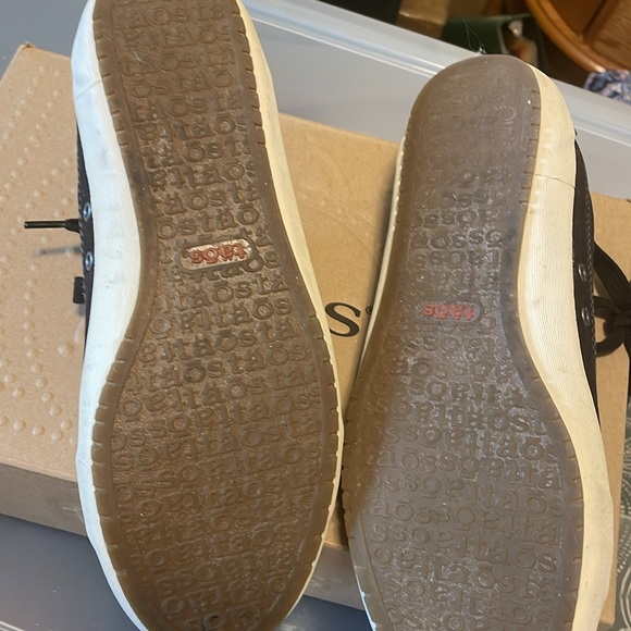 NWOT in box Black Distressed Taos size 7.5 tennis shoes. - Picture 3 of 7